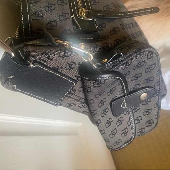 Dooney and Bourke purse - Picture 5 of 8